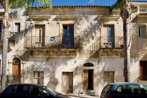 Casa indipendente di 144 m² con più di 5 locali a 