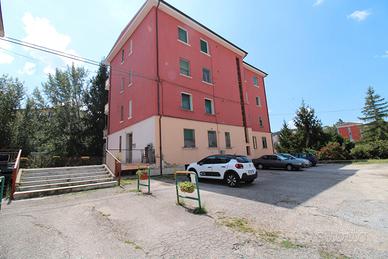 Ammobiliato con posto auto