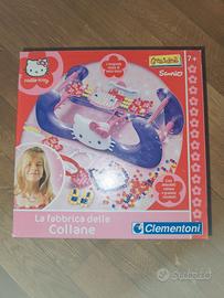 La fabbrica delle collane di Hello Kitty