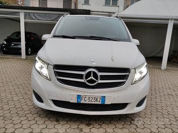 classe v mercedes. 