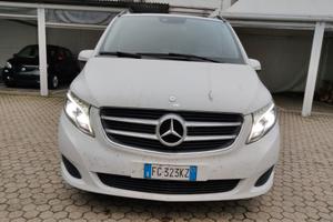 classe v mercedes. 