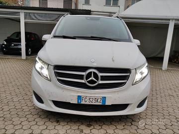 classe v mercedes. 