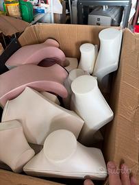 Vari colli bigiotteria porta anelli bracciali