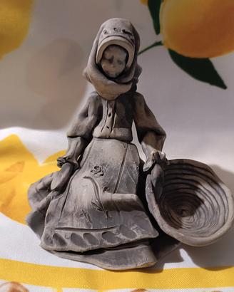 Statuetta donna sarda Stelio Mola