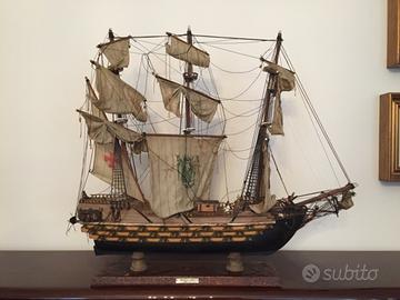 Veliero spagnolo assemblato a mano