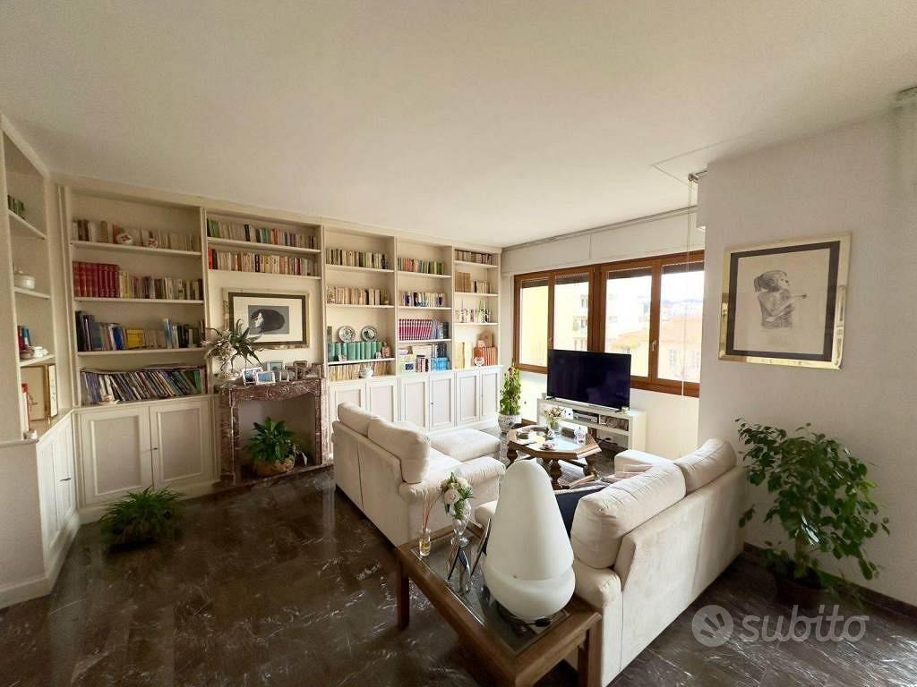 Appartamento di 153 m² con più di 5 locali e box a