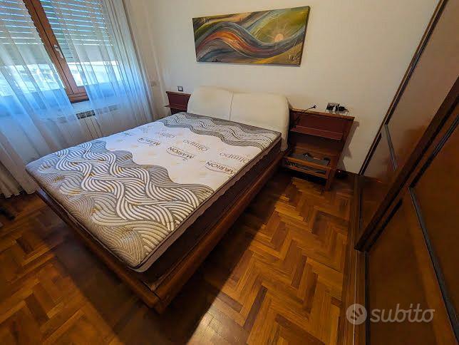 Letto matrimoniale futon con comodini colore wengè - Arredamento e  Casalinghi In vendita a Roma