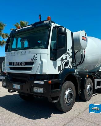 Iveco Trakker mezzo d'opera 4 assi betoniera Cifa 
