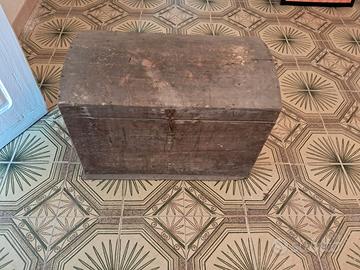 Baule vintage da restaurare