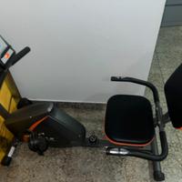 Bicicletta reclinata con schienale e braccioli