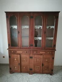 Elegante vetrina in legno 