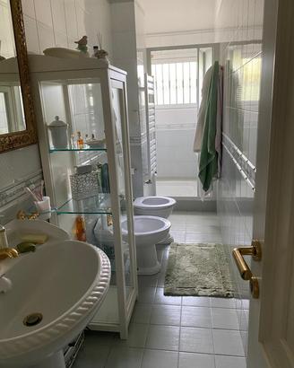 Vetrinetta bagno con ripiani in cristallo 160 cm