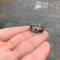 Anello uomo color verde smeraldo e argento