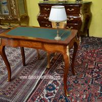 Scrittoio da centro stile Luigi XV noce e radica