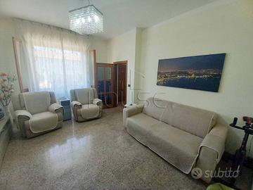 Appartamento di 100 m² con 3 locali e box auto a S