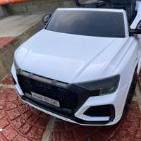 Macchina elettrica per bambini Audi RSQ8