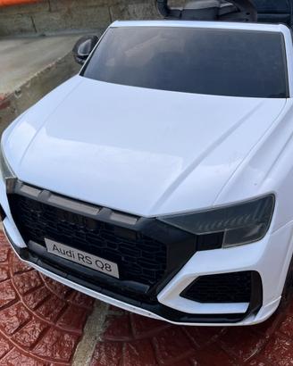 Macchina elettrica per bambini Audi RSQ8
