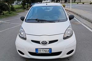 Toyota Aygo 1000 cc benzina neopatentati 