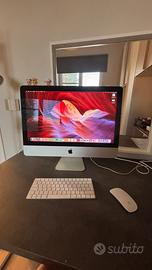 Apple iMac da 21,5 pollici con tastiera e mouse