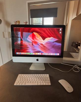 Apple iMac da 21,5 pollici con tastiera e mouse