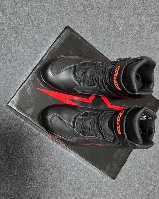 Scarpe moto.