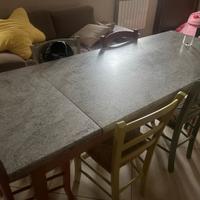 Tavolo completo di 6 sedie