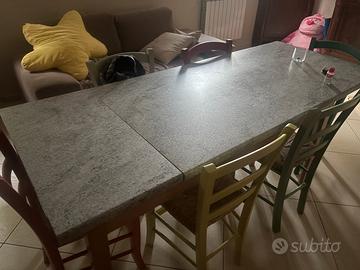 Tavolo completo di 6 sedie