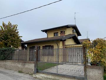 MORTARA FRAZIONI: VILLA SINGOLA CON GIARDINO