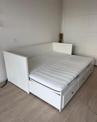 Letto Ikea con cassettoni (HEMNES) con 2 materassi