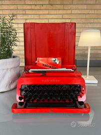 Macchina da scrivere olivetti valentine