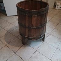 Botte di legno con coperchio per aceto e vino 