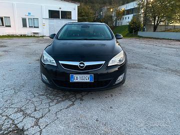 Opel astra j