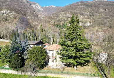 Rustico / Casale di 302 m² con più di 5 locali a V