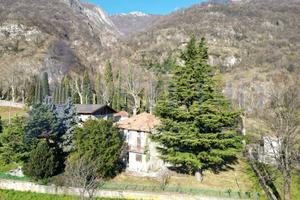 Rustico / Casale di 302 m² con più di 5 locali a V