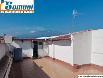 Riposto centro Ampia casa indipendente e terrazzo