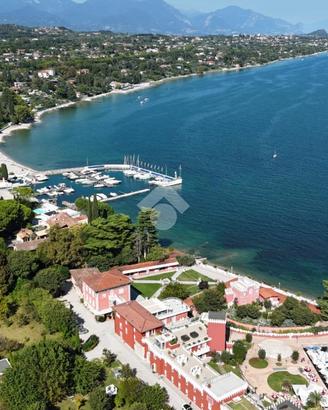 NEGOZIO A PADENGHE SUL GARDA