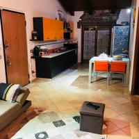 Trilocale con box doppio e posto auto Dumenza