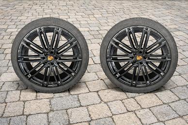 Cerchi 21 replica Porsche gommati