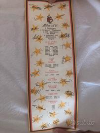 Pergamena autografata dai giocatori AC Milan