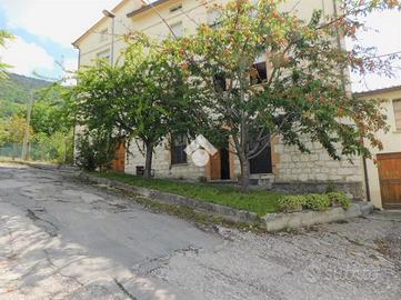 6 LOCALI A GUBBIO