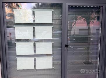 Vetrine luminose a led per agenzia immobiliare/com