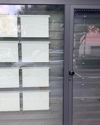 Vetrine luminose a led per agenzia immobiliare/com