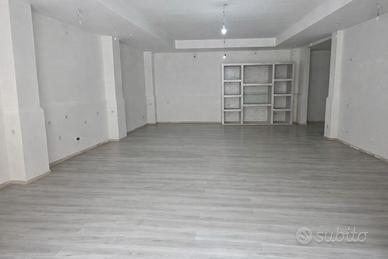 Via recanati. 10 - locale commerciale