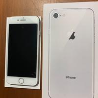 iPhone 8 64GB con cover Apple pelle blu