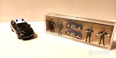 H0 5 carabinieri motociclisti e appiedati + auto