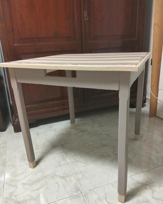 piccolo tavolo in legno