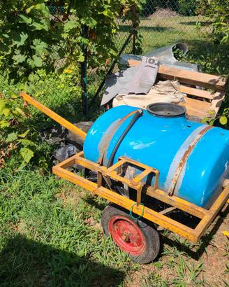 Botte carrellata per trattamenti fitosanitari