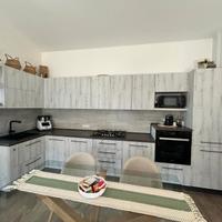 Cucina ar due pari al nuovo (maggio 2025)