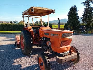trattore con trincia