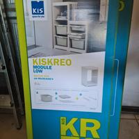 Mobili con cestoni ancora imballati